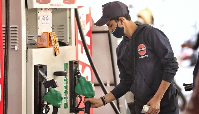 Petrol Diesel Price Today: पेट्रोल-डीजल का आज नया रेट जारी, जानें 'आपके शहर में पेट्रोल-डीजल की क्या है कीमत?'